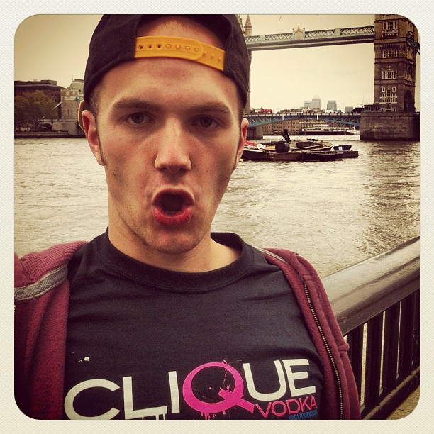 194429567794842474_23624001