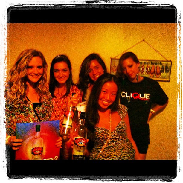 244155239939221971_198087089