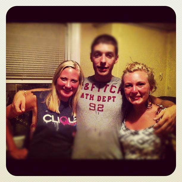 244156442513287647_198087089