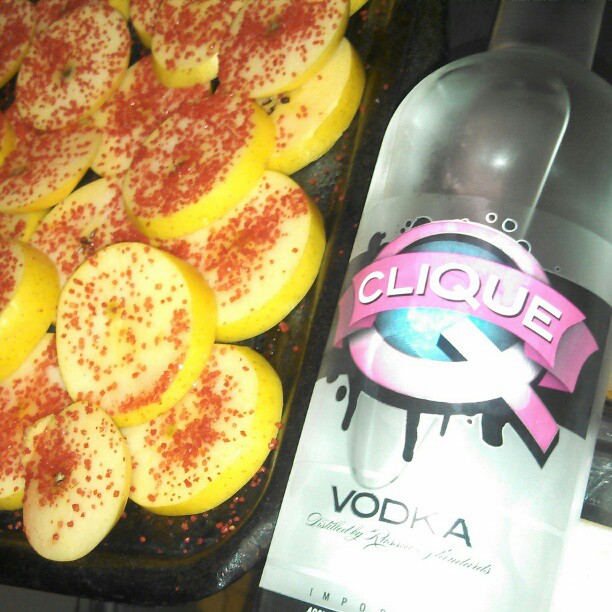 313220270792069576_201085211