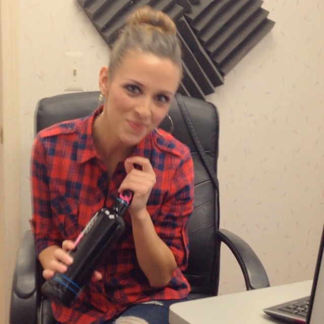 585032293724581562_215361402