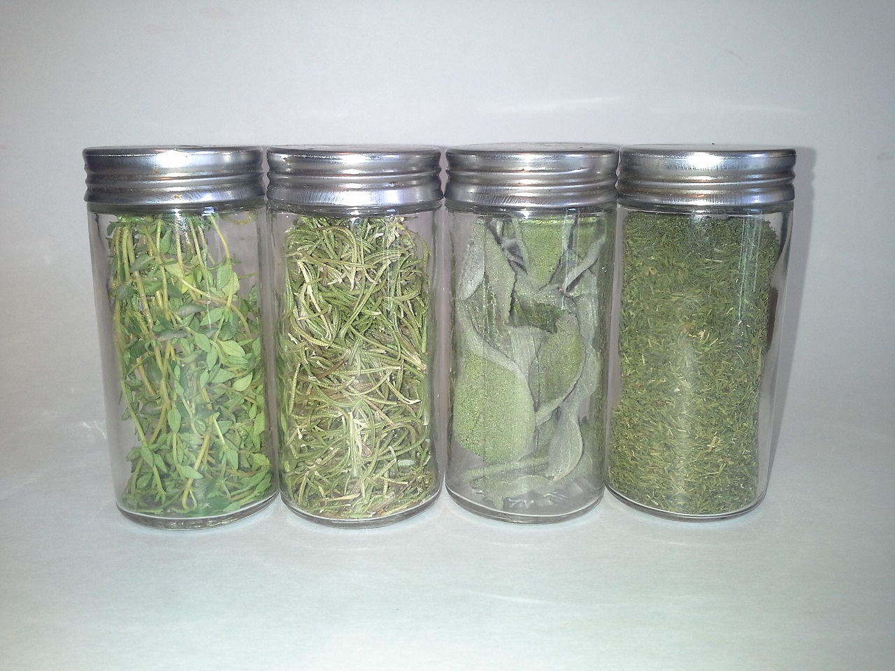 How to dry herbs from your cocktail garden! Clique Vodka Black